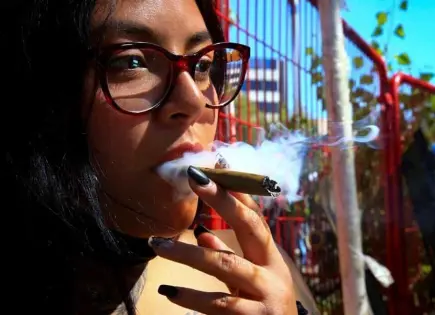 Establecen zonas de consumo lúdico de marihuana en CDMX
