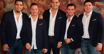 Vocalista de Los Recoditos es denunciado por su esposa