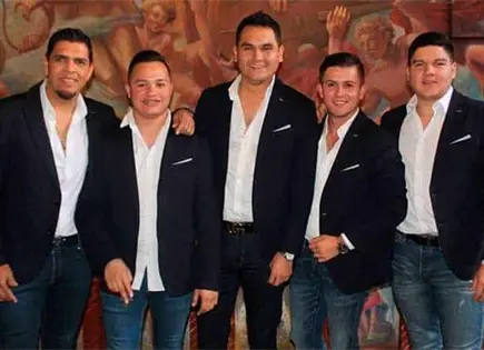 Vocalista de Los Recoditos es denunciado por su esposa