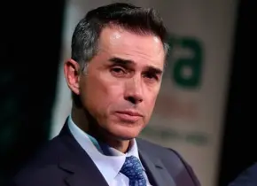 Sergio Mayer cuenta su comunicación con Pilar Montenegro