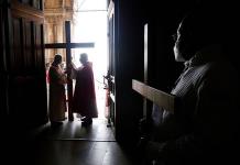 ¿Hacia dónde se oficia misa? La duda que amenaza con escindir a 500,000 católicos de la India
