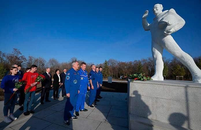 Putin depositó flores en el monumento dedicado al cosmonauta Yuri Gagarin / Foto: AP