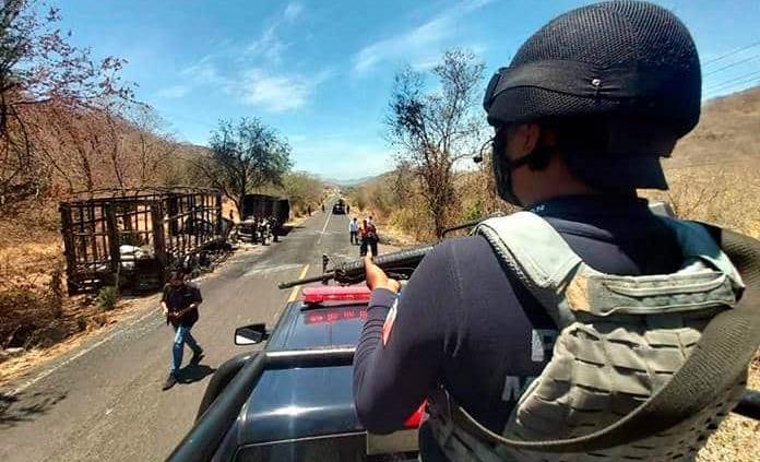 Con drones ataca CJNG a policías en Michoacán