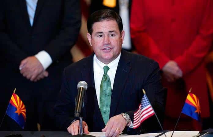 Doug Ducey, gobernador de Arizona / Foto: AP
