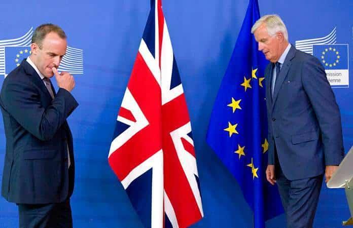 Dominic Raab y Michel Barnier / Foto: AP