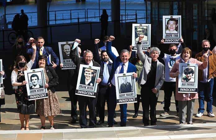 Familiares de las víctimas celebraron la decisión judicial / Foto: AP