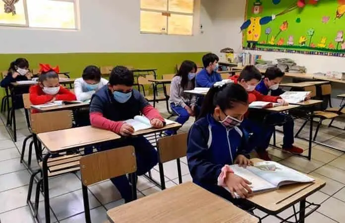 Vuelven a clases presenciales 182 mil 610 alumnos tras lluvias