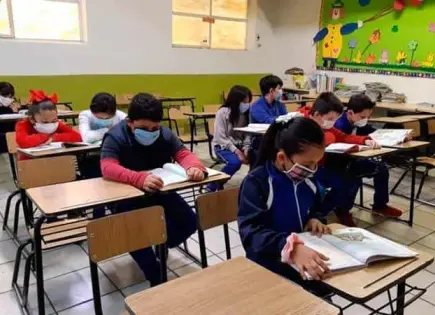 Vuelven a clases presenciales 182 mil 610 alumnos tras lluvias