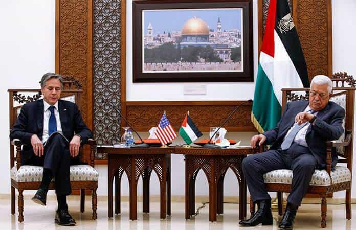 Antony Blinken se reunió con el presidente palestino, Mahmoud Abbas / Foto: AP
