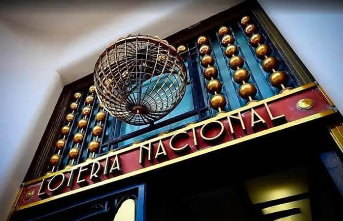 Con billete de lotería celebran 49 años de revista del Consumidor