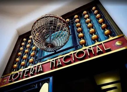 Con billete de lotería celebran 49 años de revista del Consumidor Con billete de lotería celebran 49 años de revista del Consumidor