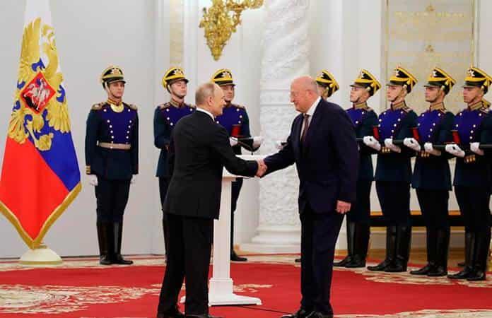 El director del Centro Gamaleya, Alexandr Guintsburg, uno de los premiados por Putin / Foto: EFE