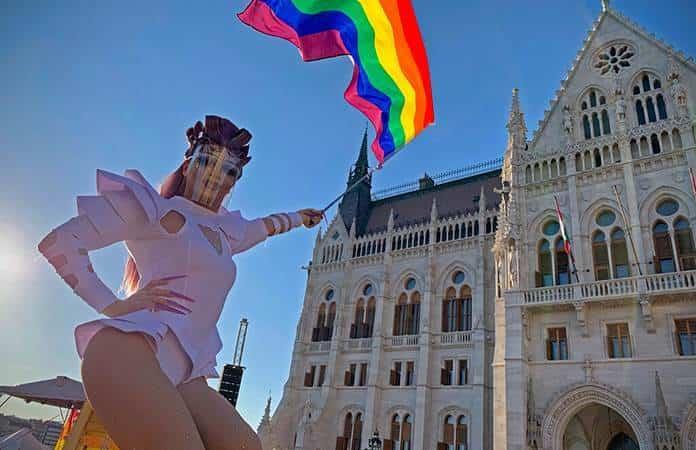 Protesta frente al Parlamento húngaro en Budapest / Foto: AP
