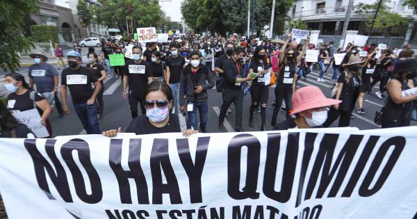 Protestan por falta de medicamentos contra el cáncer en Guadalajara