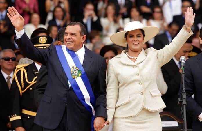 El expresidente de Honduras, Porfirio Lobo, y su esposa Rosa Elena Bonilla / Foto: AP