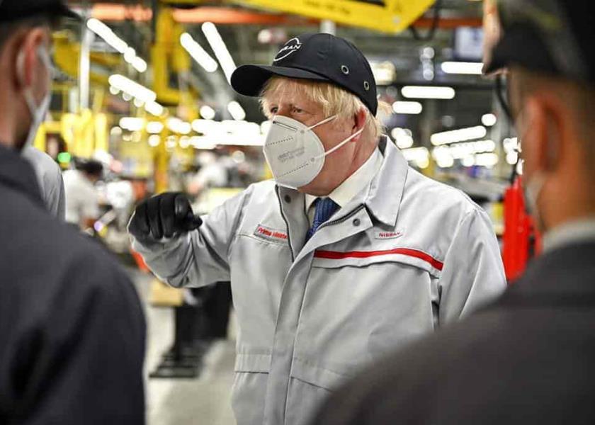 Foto de archivo del primer ministro de Gran Bretaña Boris Johnson durante su visita a la planta de Nissan en Sunderland, Inglaterra. (Jeff J Mitchell/Foto vía AP)