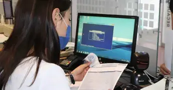 Reconoce Comercio rezago en entrega de licencias