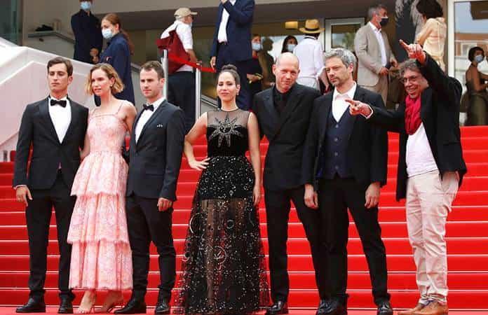 El director y el elenco de la película israelí «Aheds knee» / Foto: AP