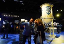Warner Bros. cumple un siglo con nuevos proyectos y fiel a sus clásicos