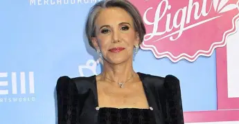 Llaman a quitar la estatua de Florinda Meza por serie Chespirito