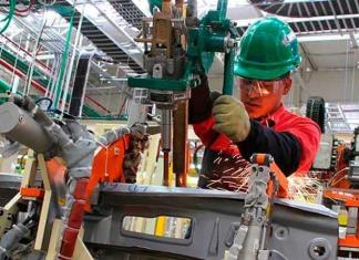 Retrocede empleo manufacturero en julio: Inegi