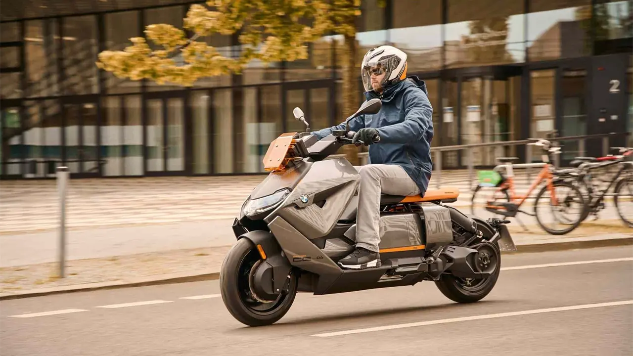 Multarán a motos y bicicletas eléctricas desde el 20 de noviembre