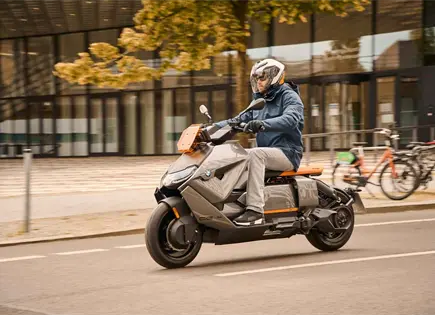 Multarán a motos y bicicletas eléctricas desde el 20 de noviembre Multarán a motos y bicicletas eléctricas desde el 20 de noviembre
