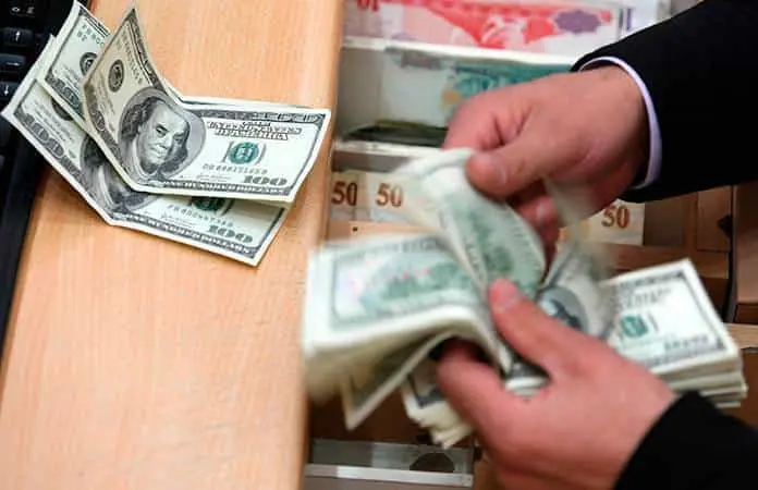 Peso se debilita; oro repunta debido a posible recorte de Fed