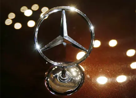 Mercedes paga multa millonaria por emisiones di&eacute;sel