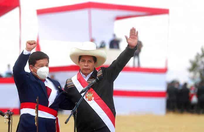 El presidente de Perú Pedro Castillo (derecha) y su primer ministro, Guido Bellido / Foto: AP