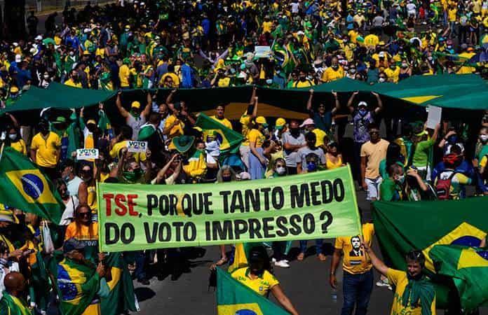 Simpatizantes de Bolsonaro tomaron las calles para protestar contra el voto electrónico / Foto: EFE