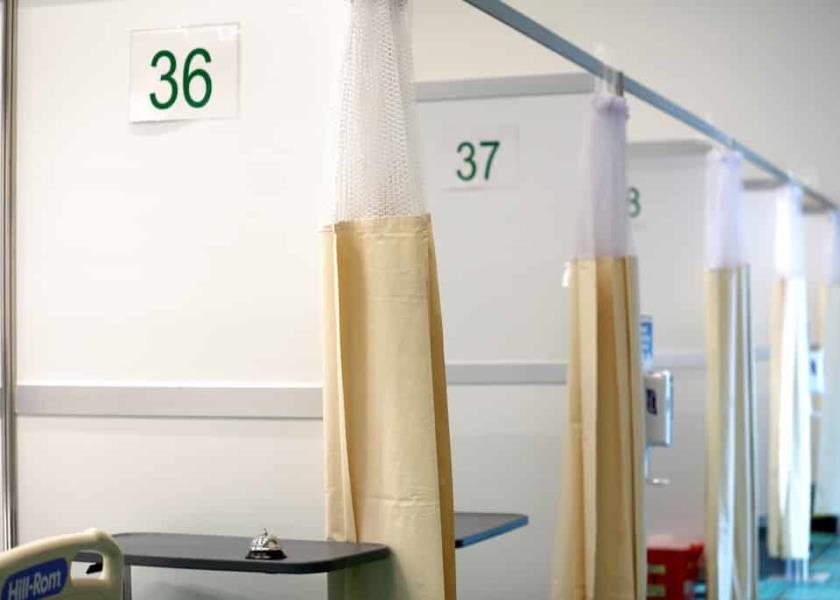 Una sala de conferencias fue acondicionada para atender a pacientes con COVID-19 en el Memorial Hospital de Miramar, Florida. (Memorial Healthcare System vía AP)