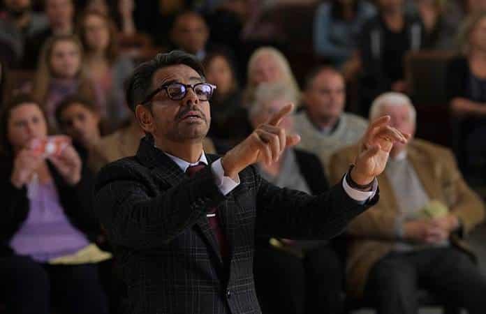 Eugenio Derbez en una escena de la película «CODA» de Apple TV+