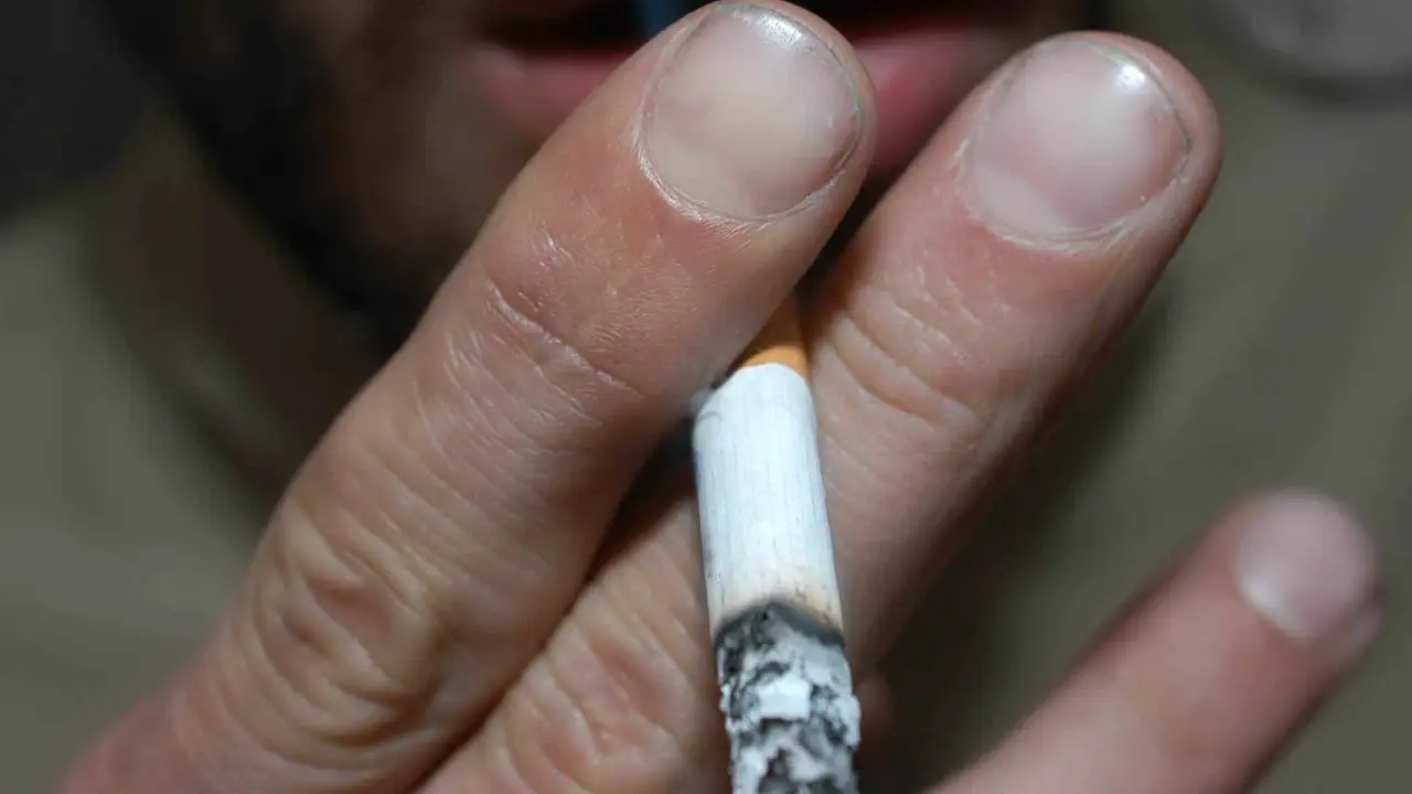Estudio revela riesgos de tabaquismo pasivo en hijos y nietos