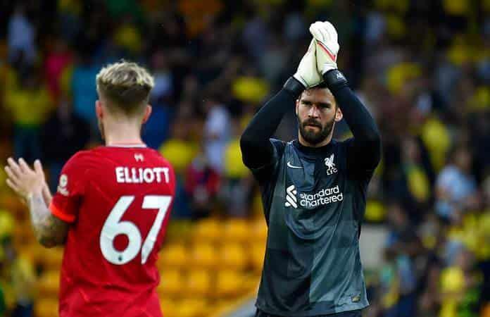 El brasileño Alisson, portero del Liverpool / Foto: AP
