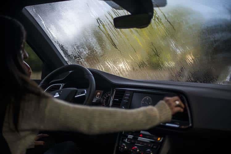 Conducir con lluvia requiere buen estado del auto y prudencia (Imagen de SEAT, Mediacenter).