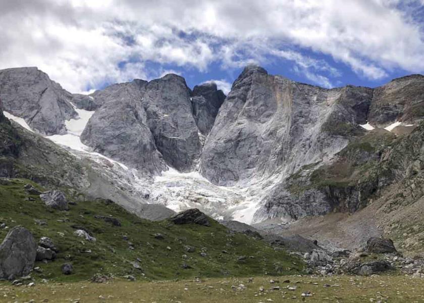 Científicos españoles dicen que en Europa los glaciares más australes probablemente se reducirán a parches de hielo en las próximas dos décadas debido al cambio climático (Foto AP/Aritz Parra).