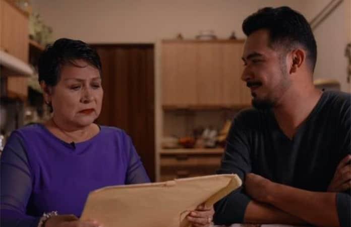 Gian Cassini junto a su madre en una escena del documental Comala / Foto: TIFF