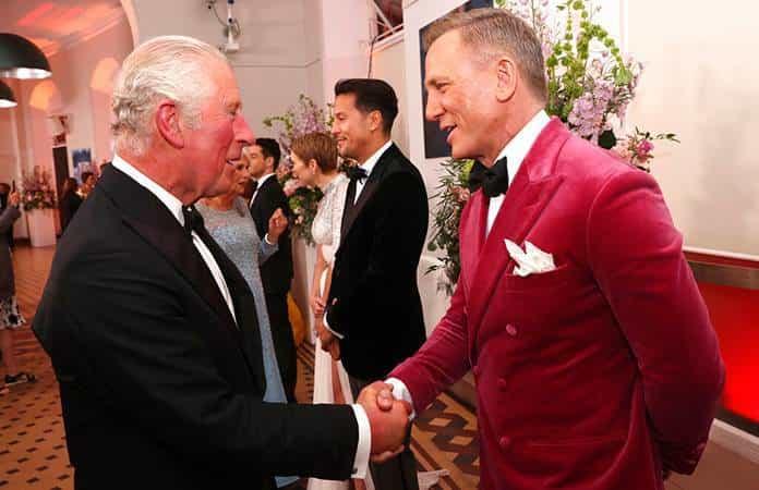 El príncipe Carlos y Daniel Craig / Foto: AP
