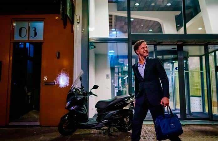 Mark Rutte acostumbre a moverse sin guardaespaldas / Foto: EFE