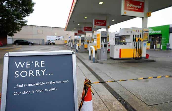 La falta de transportistas está provocando desabasto de gasolina y otras mercancías / Foto: AP