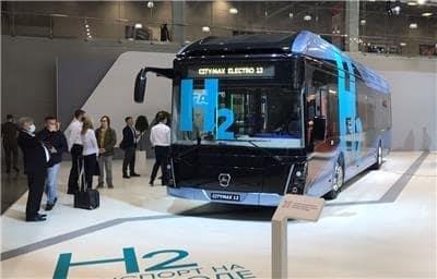 Foto de archivo (AP) de un autobús que funciona con hidrógeno en la exhibición COMTRANS 2021
