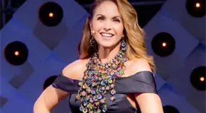 Lucero reúne a miles en concierto en Auditorio Nacional