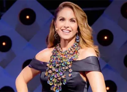 Lucero reúne a miles en concierto en Auditorio Nacional Lucero reúne a miles en concierto en Auditorio Nacional