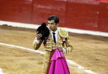 Joselito Adame se lleva tres orejas y sale en hombros en Cuenca, España