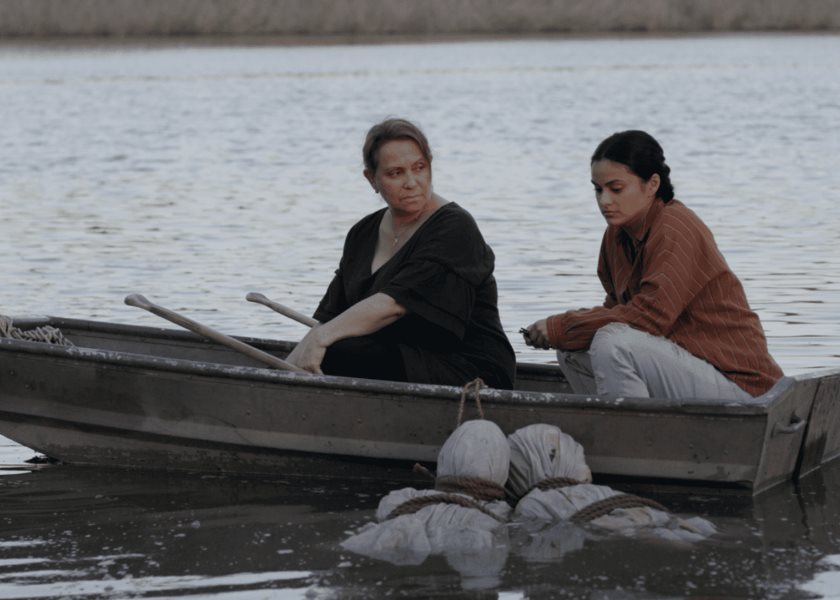 La magistral Adriana Barraza y Camila Mendes en una escena