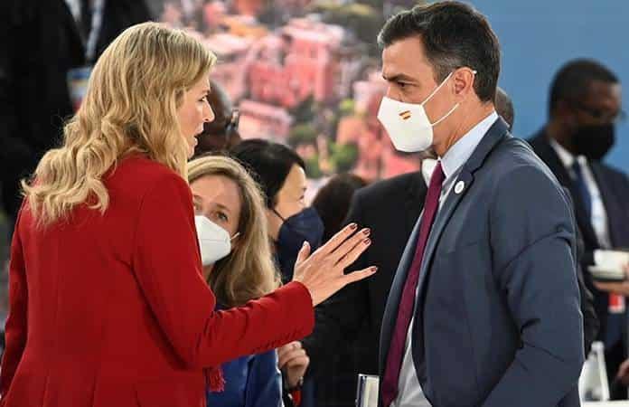 El presidente del Gobierno español, Pedro Sánchez, y la vicepresidenta Nadia Calviño / Foto: EFE