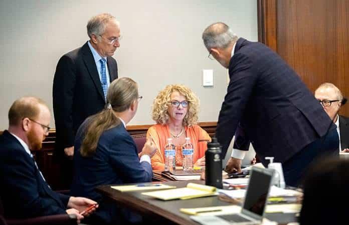 Los acusados y sus abogados / Foto: EFE