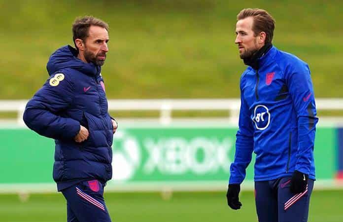 El entrenador de Inglaterra Gareth Southgate y el capitán Harry Kane / Foto: AP