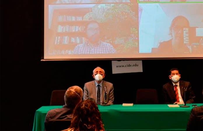 José Antonio Romero Tellaeche (izquierda) en reunión con directivos / Foto: CIDE